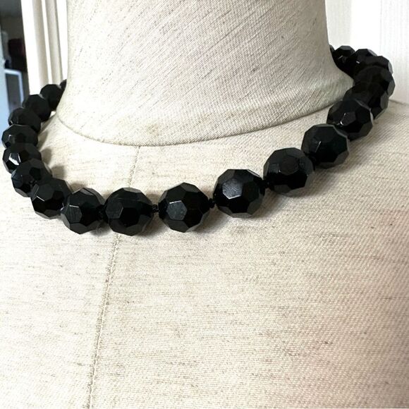 Silver tone Black beaded necklace - Picture 2 of 7